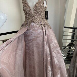 New elegant long dress gown